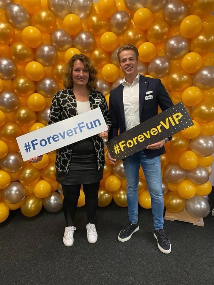 Monique bij een Forever Living bijeenkomst